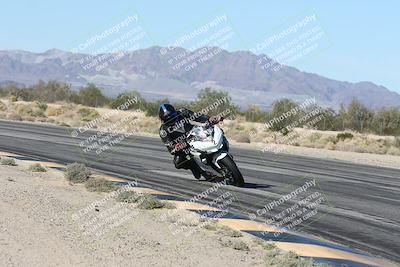 media/Dec-04-2025-Racers Edge (Thu) [[5ebc9f124d]]/3-B Group/3-Session 2 (Turn 7 Inside)/